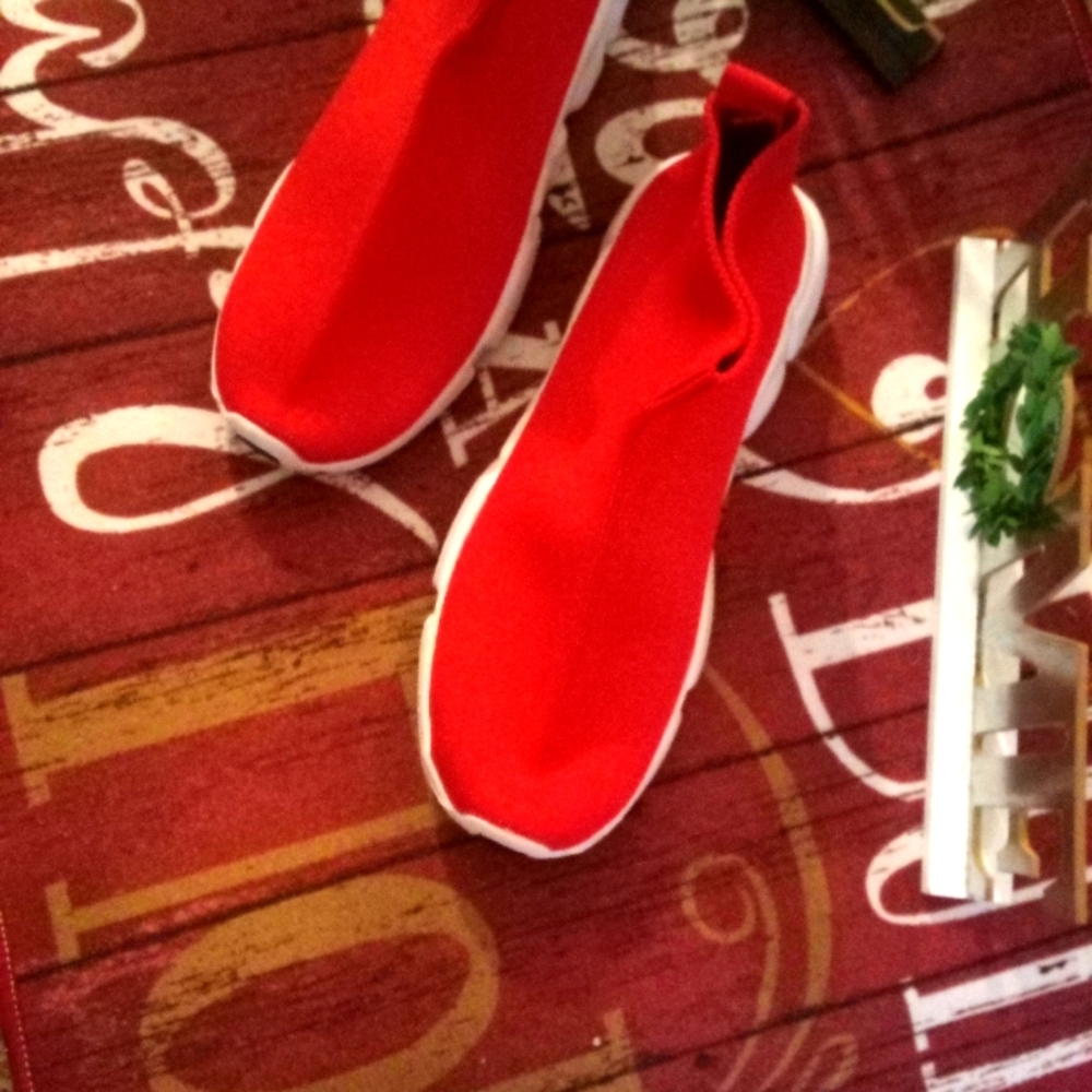 SOFT ANKLE SNEAKERS   NWOT